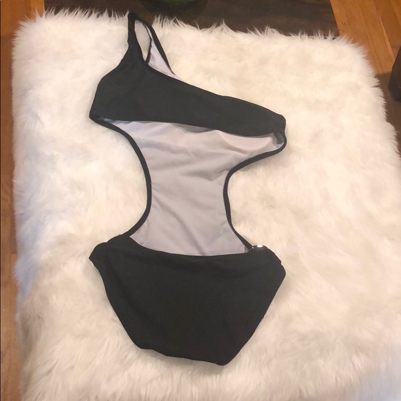 Cute one piece swimsuit - Picture 4 of 5